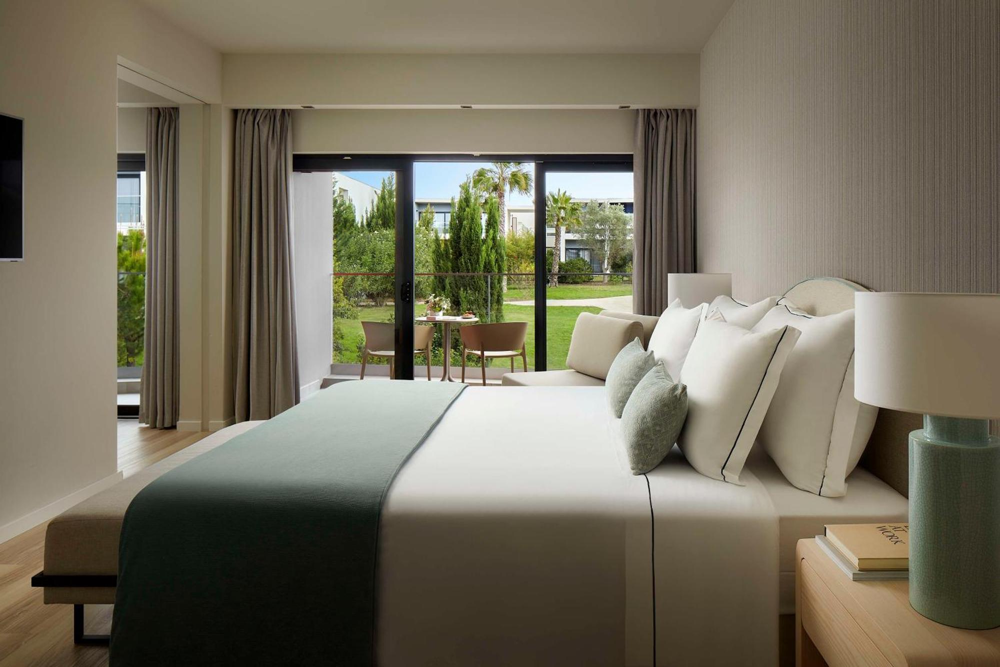 Tivoli Alvor Algarve Hotel Eksteriør billede A bedroom at the hotel