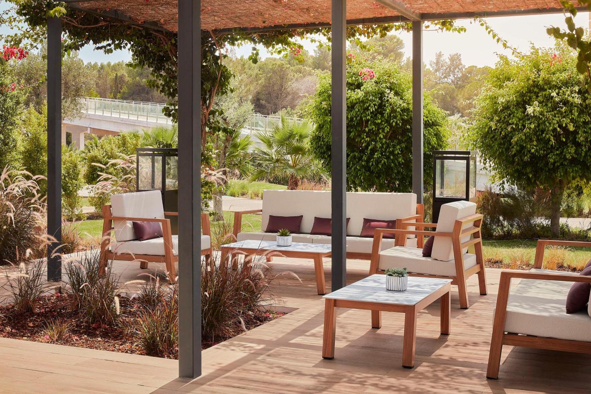Tivoli Alvor Algarve Hotel Eksteriør billede Garden furniture